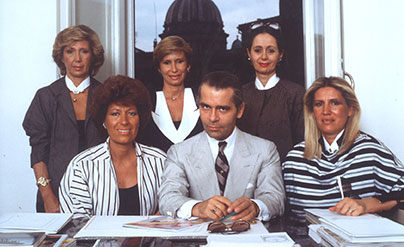 1467629468-fendi-sorelle-karl-1