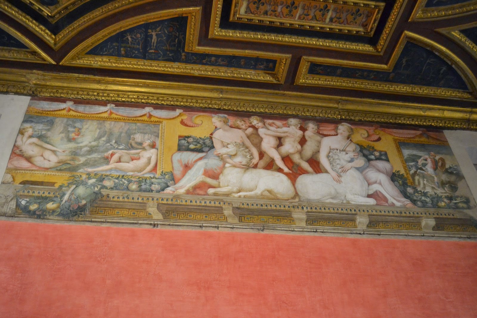 Castel Sant'Angelo, Sala Perseo, particolare  con allegorie del Farnese.JPG