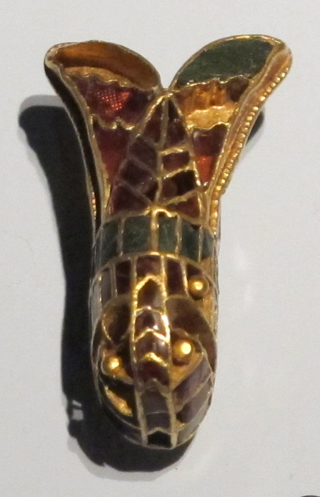 Fibula_a_forma_di_cicala,_arte_ostrogota_da_domagnano_(s._marino),_500_ca