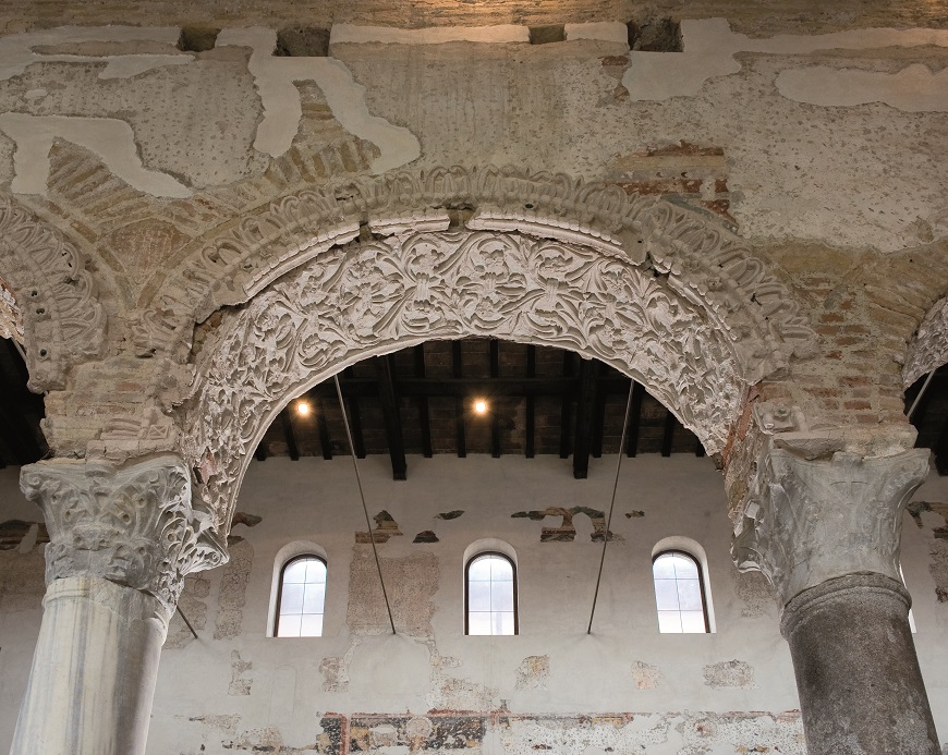 S.Salvatore_BS_-_sottarco_in_stucco_2